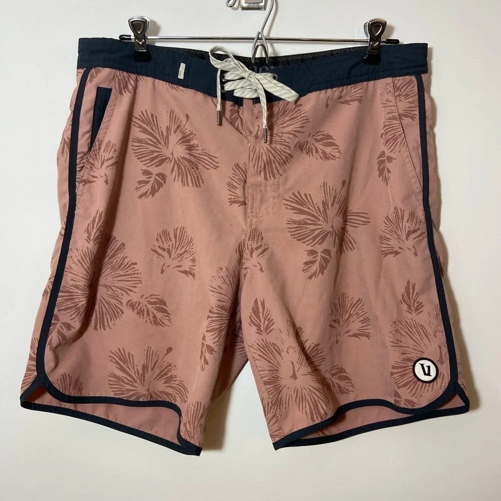 Vuori Cruise Board Shorts Mens Size 30 Pink Kona Floral Swim Trunks